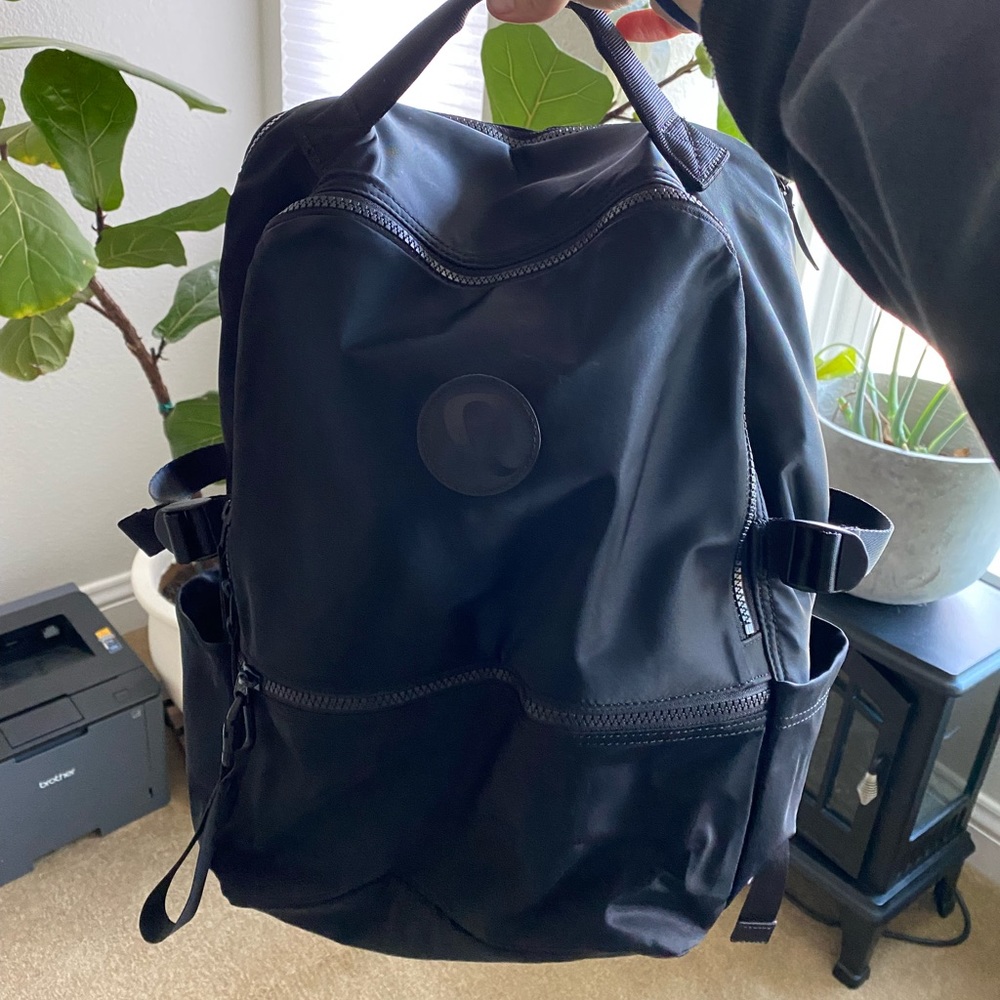 Crew backpack lululemon great condition black